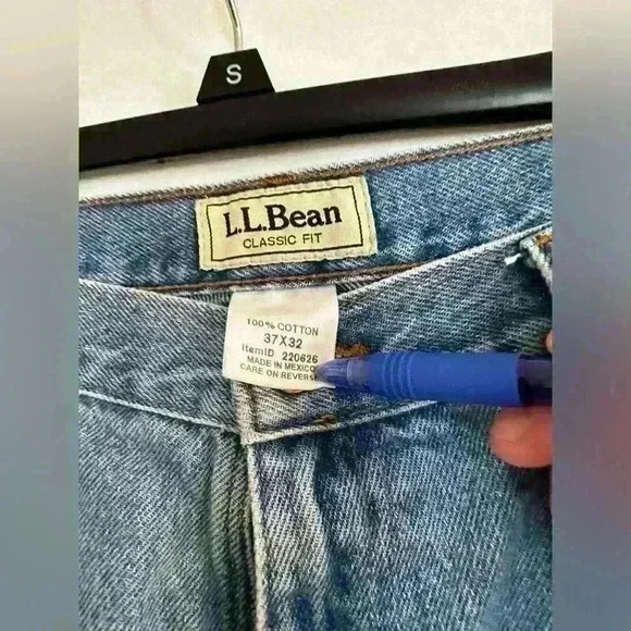 Vintage LL Bean Jeans Men's Size 37x32 Classic Fit Denim Light Wash 100% Cotton. - Picture 2 of 7